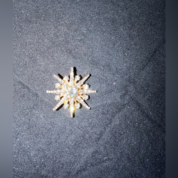 Accessories - Gold Tone Sunburst Crystal Brooch - Sparkling Clear Stone